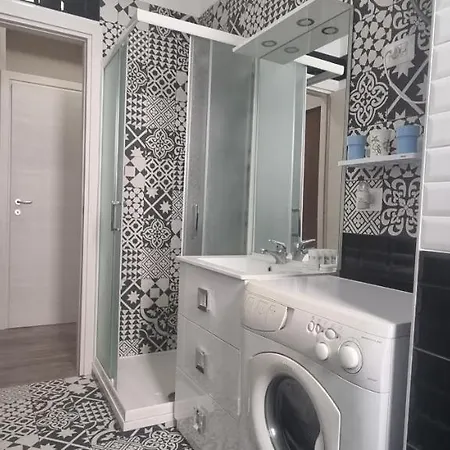 Altido Cosy And Inviting 1-bed Flat With Balcony Apartamento Milão